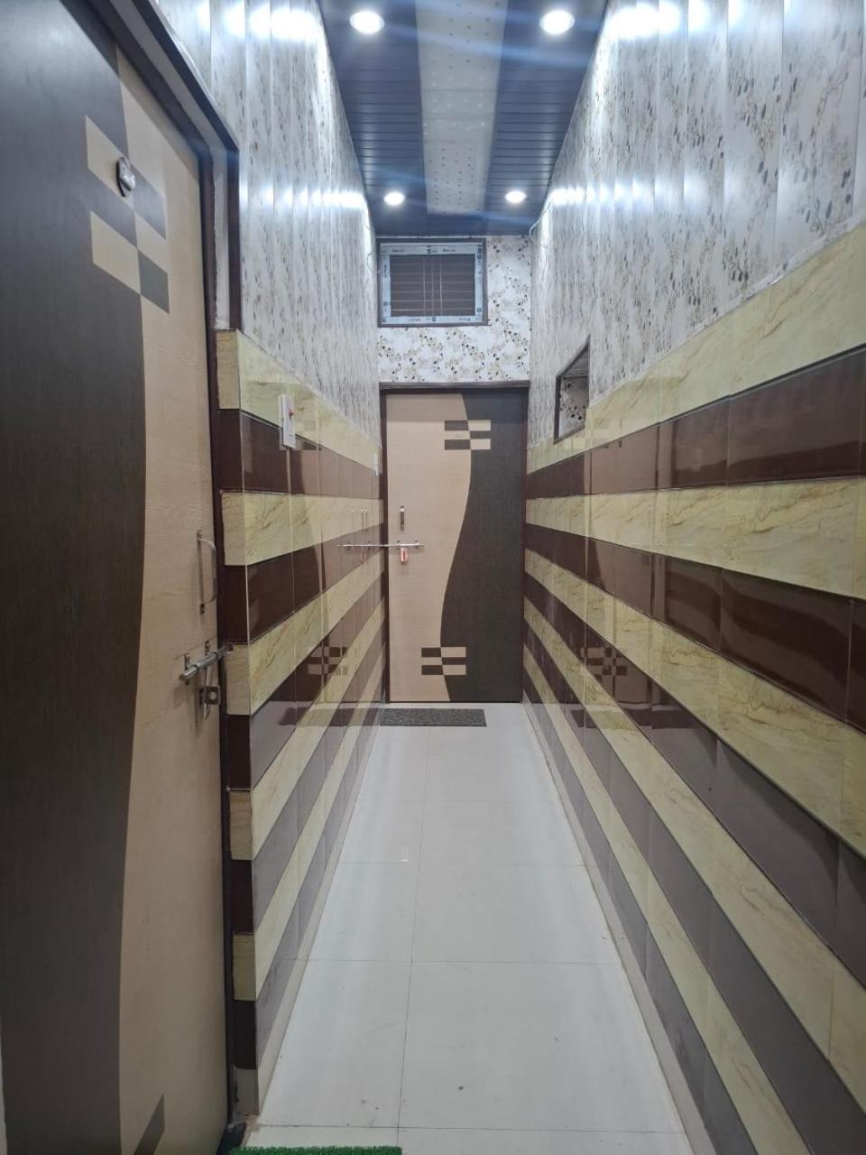 Hotel Sgh Subhadra Guest House Ayodhya Buitenkant foto