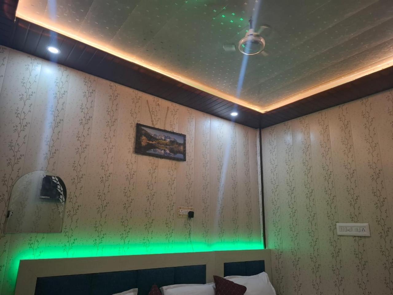 Hotel Sgh Subhadra Guest House Ayodhya Buitenkant foto