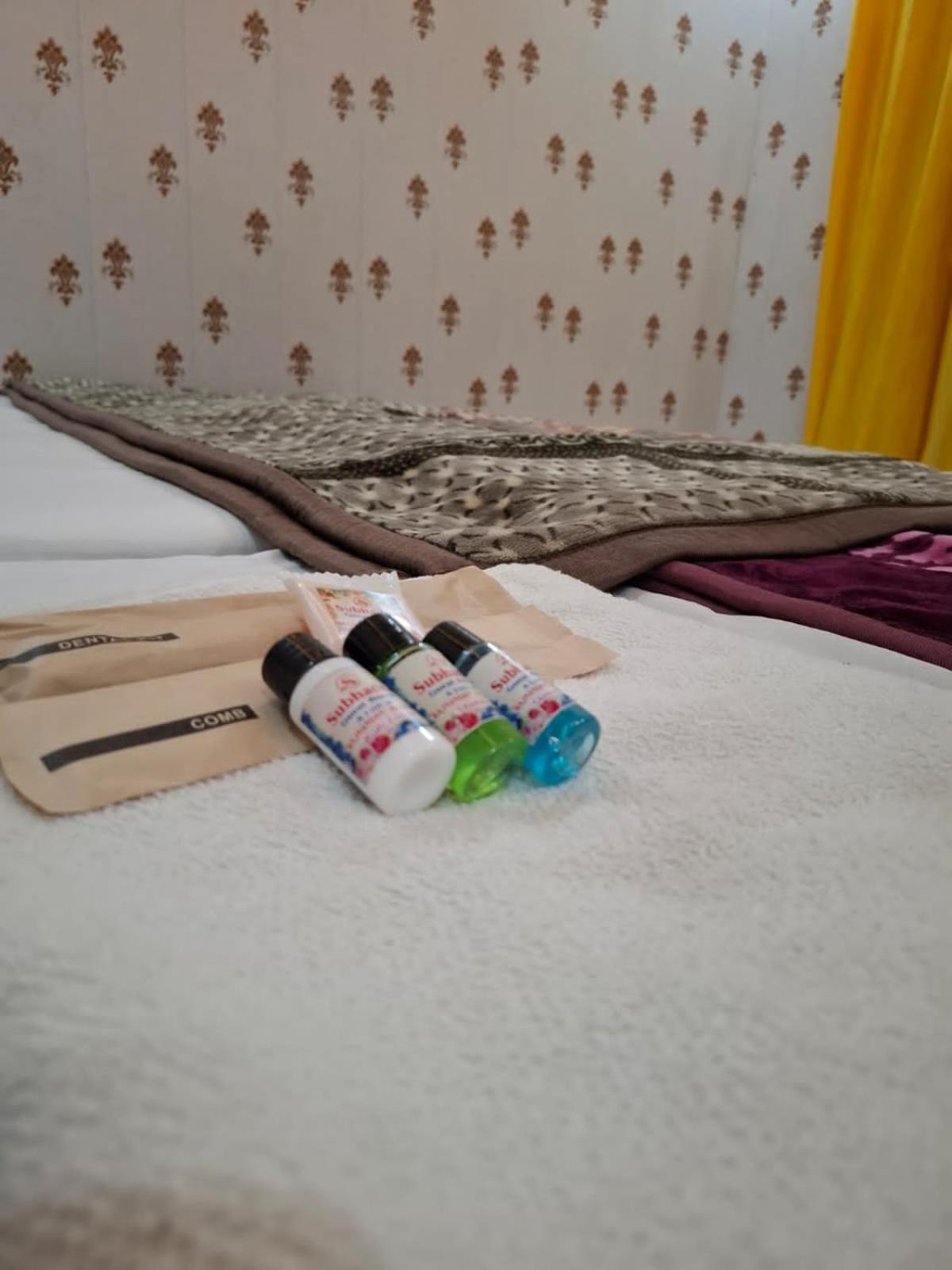 Hotel Sgh Subhadra Guest House Ayodhya Buitenkant foto