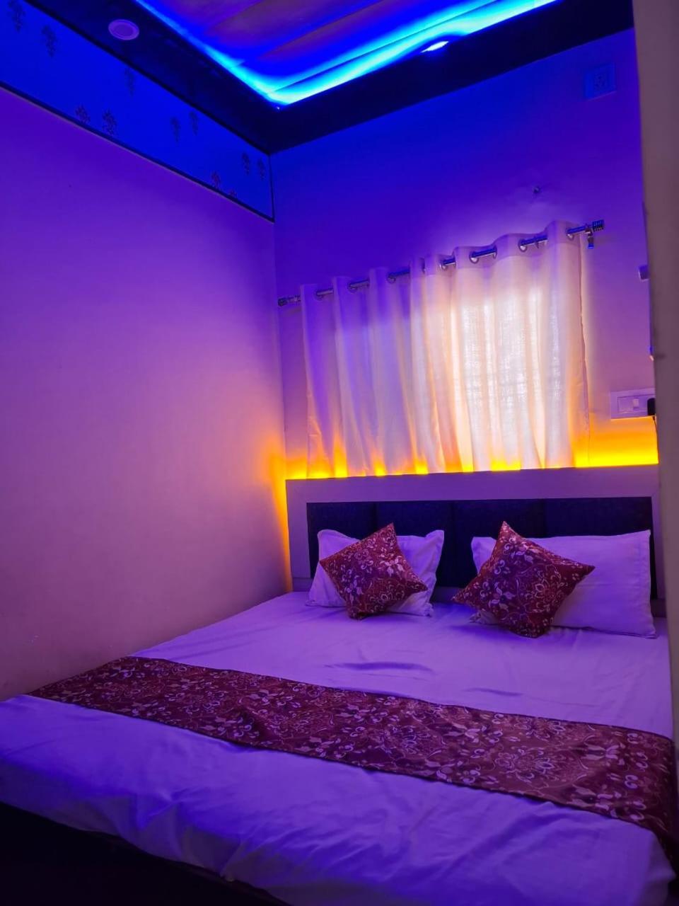 Hotel Sgh Subhadra Guest House Ayodhya Buitenkant foto
