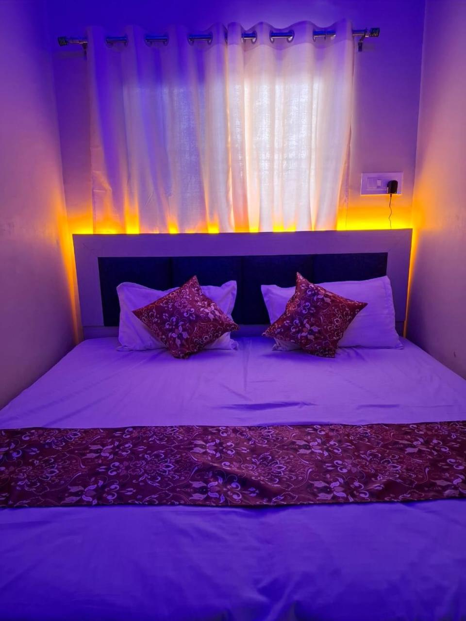 Hotel Sgh Subhadra Guest House Ayodhya Buitenkant foto