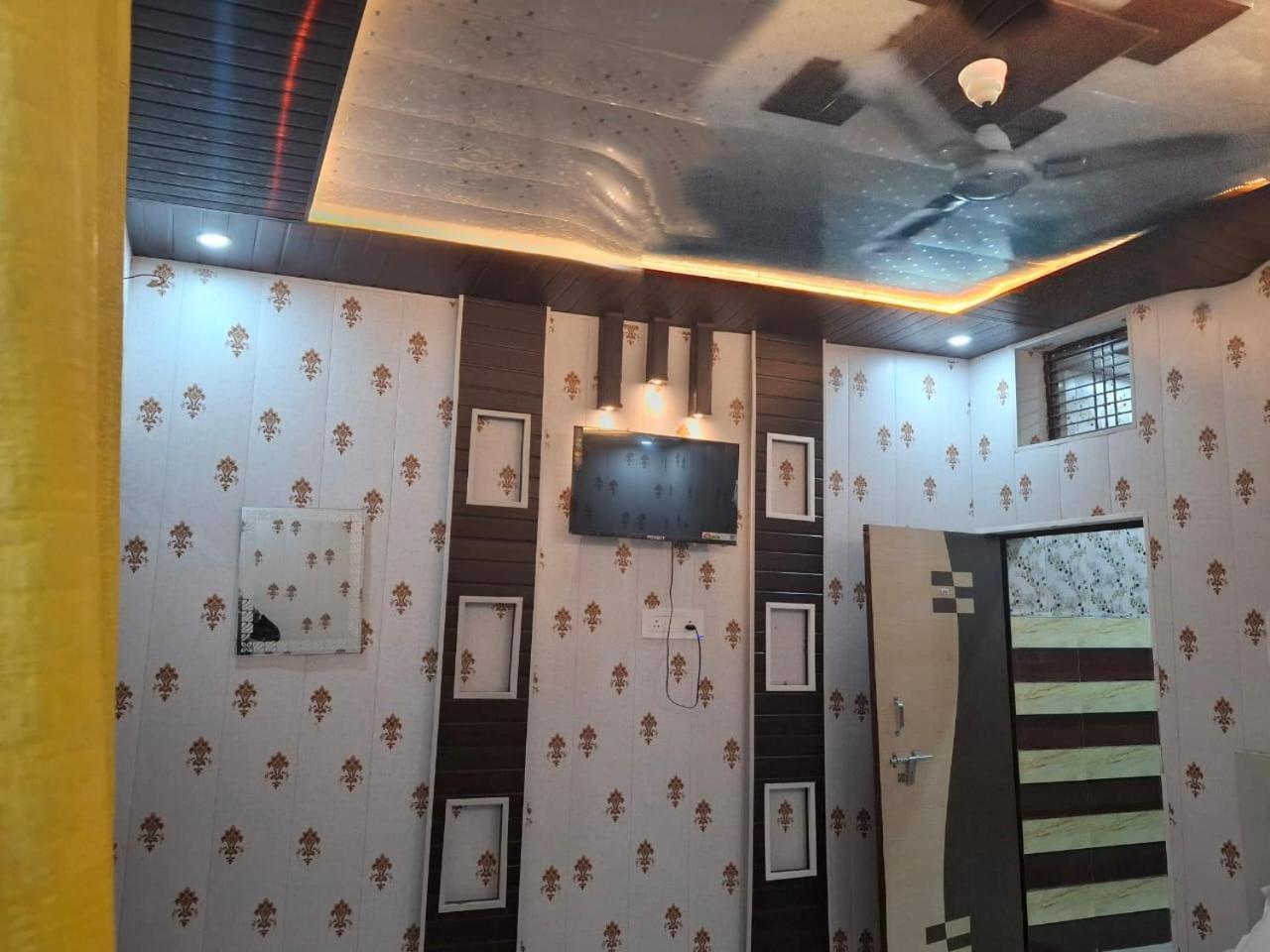 Hotel Sgh Subhadra Guest House Ayodhya Buitenkant foto