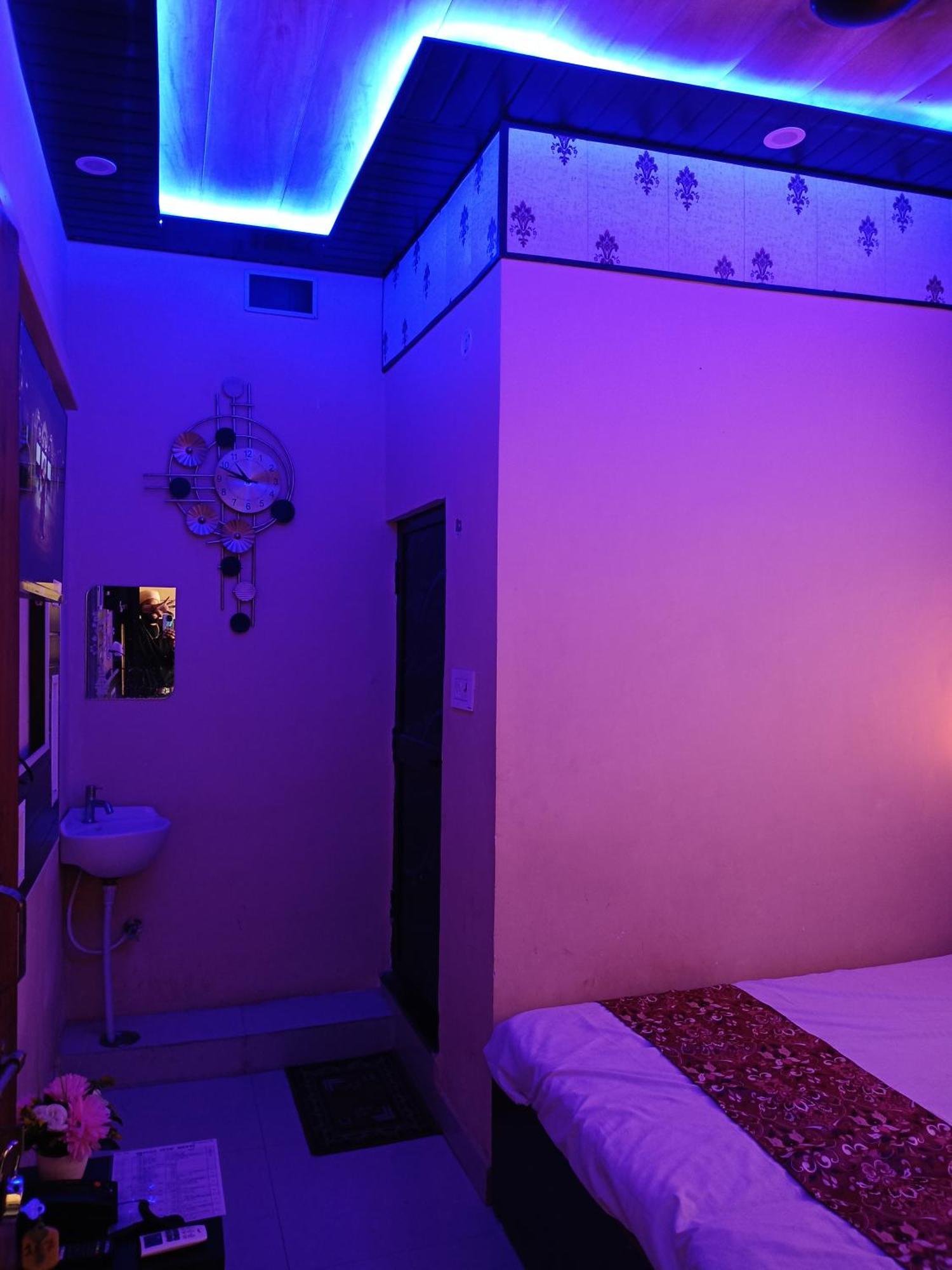 Hotel Sgh Subhadra Guest House Ayodhya Buitenkant foto