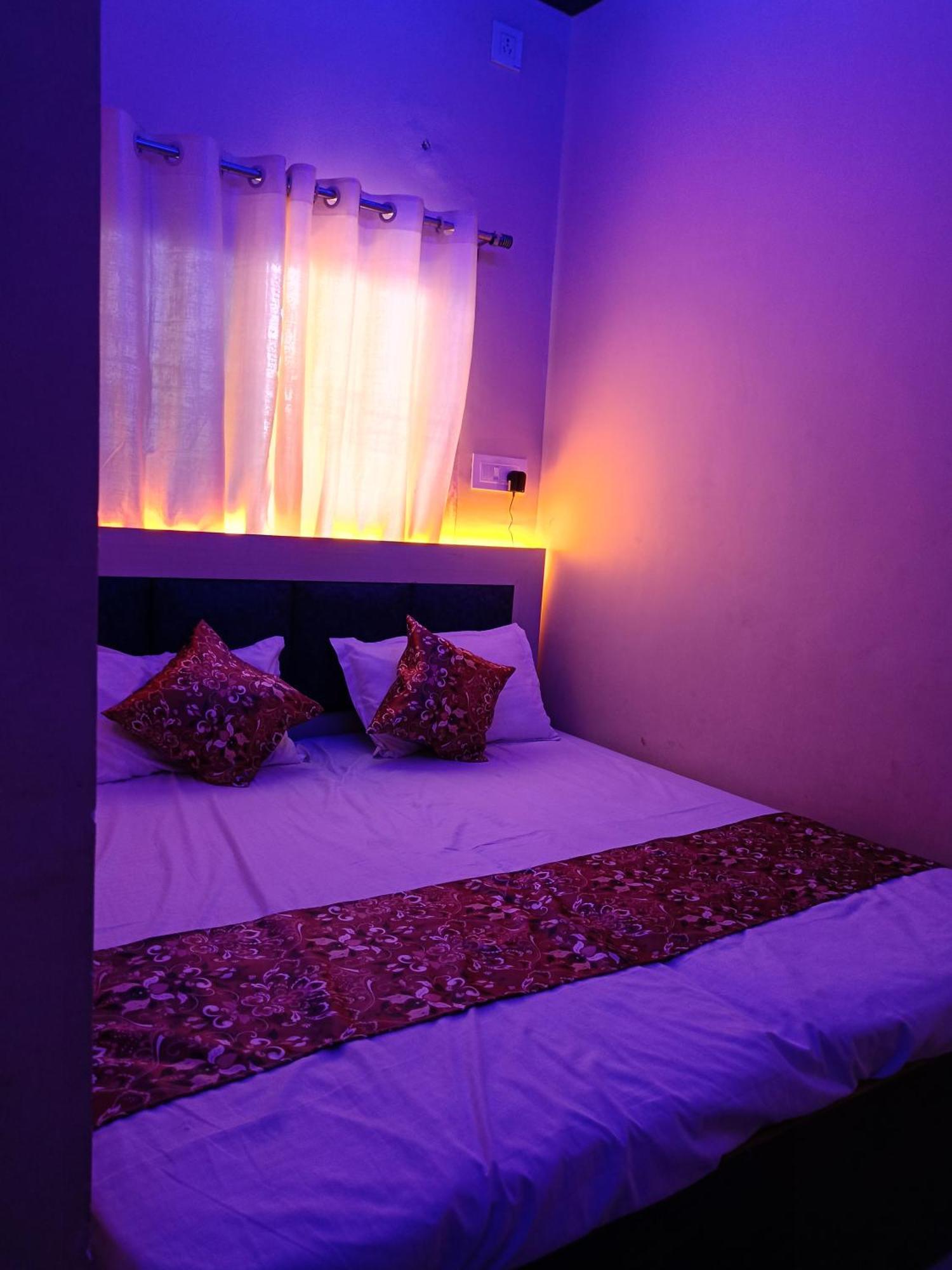 Hotel Sgh Subhadra Guest House Ayodhya Buitenkant foto