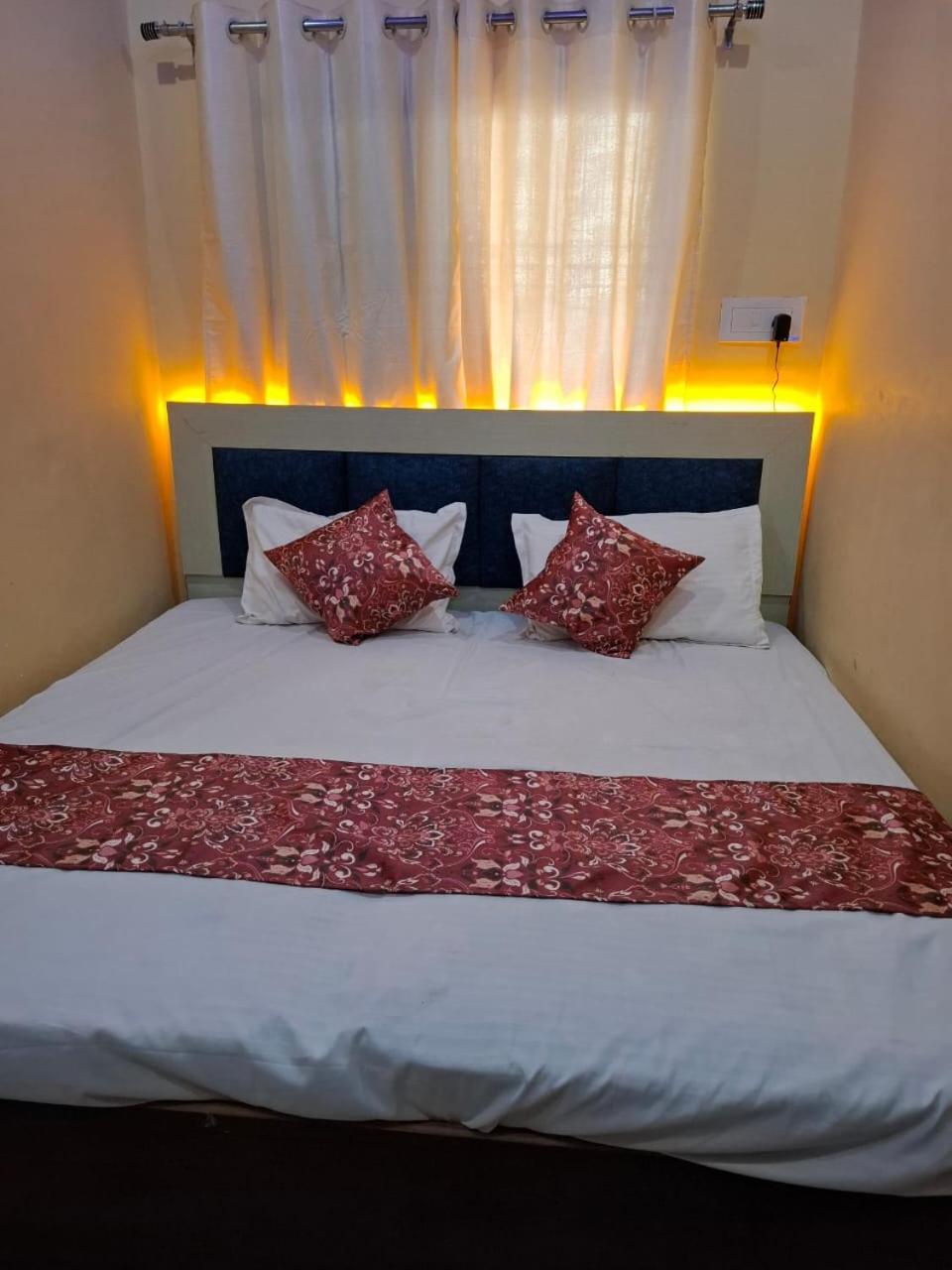 Hotel Sgh Subhadra Guest House Ayodhya Buitenkant foto
