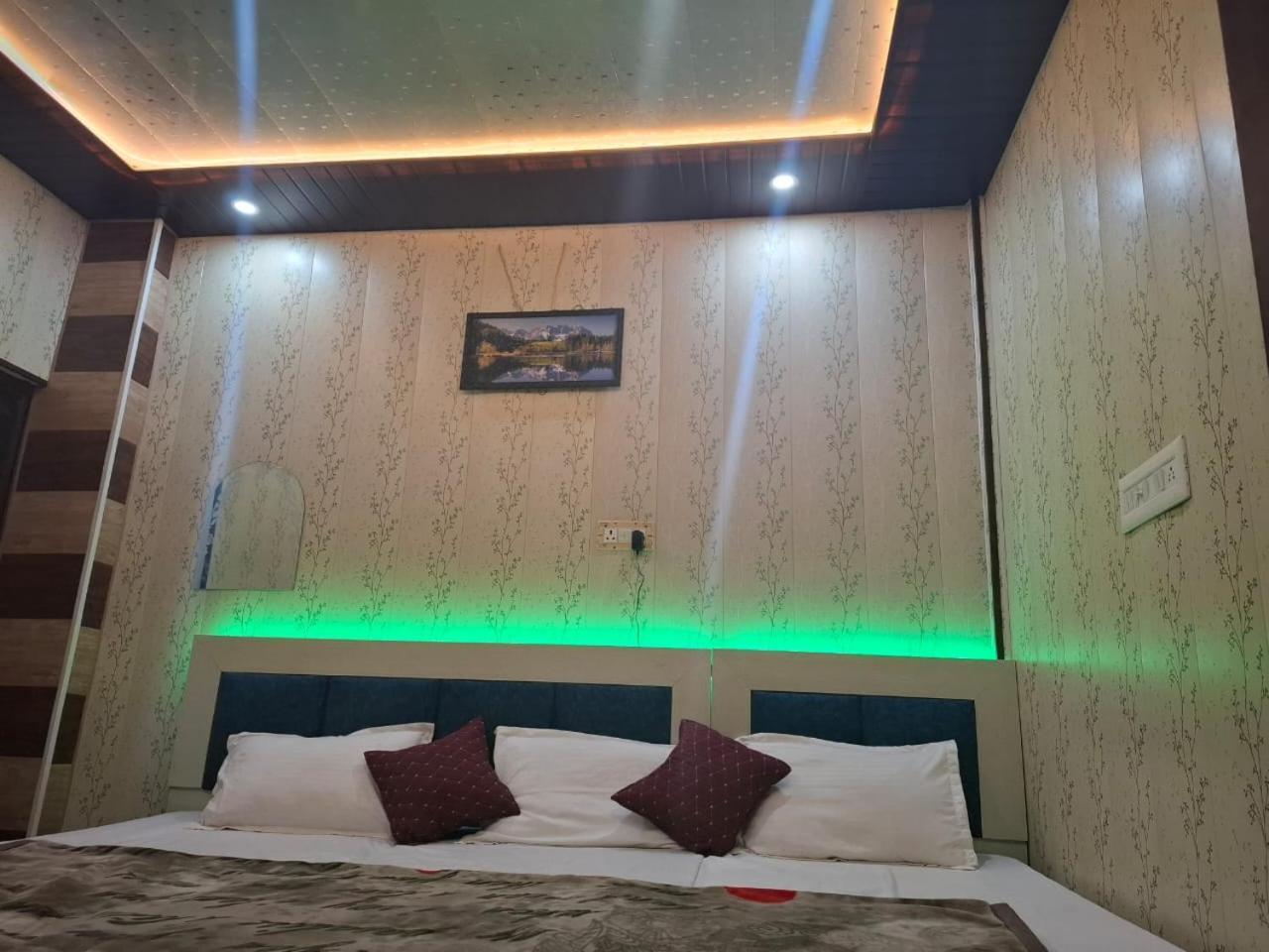 Hotel Sgh Subhadra Guest House Ayodhya Buitenkant foto